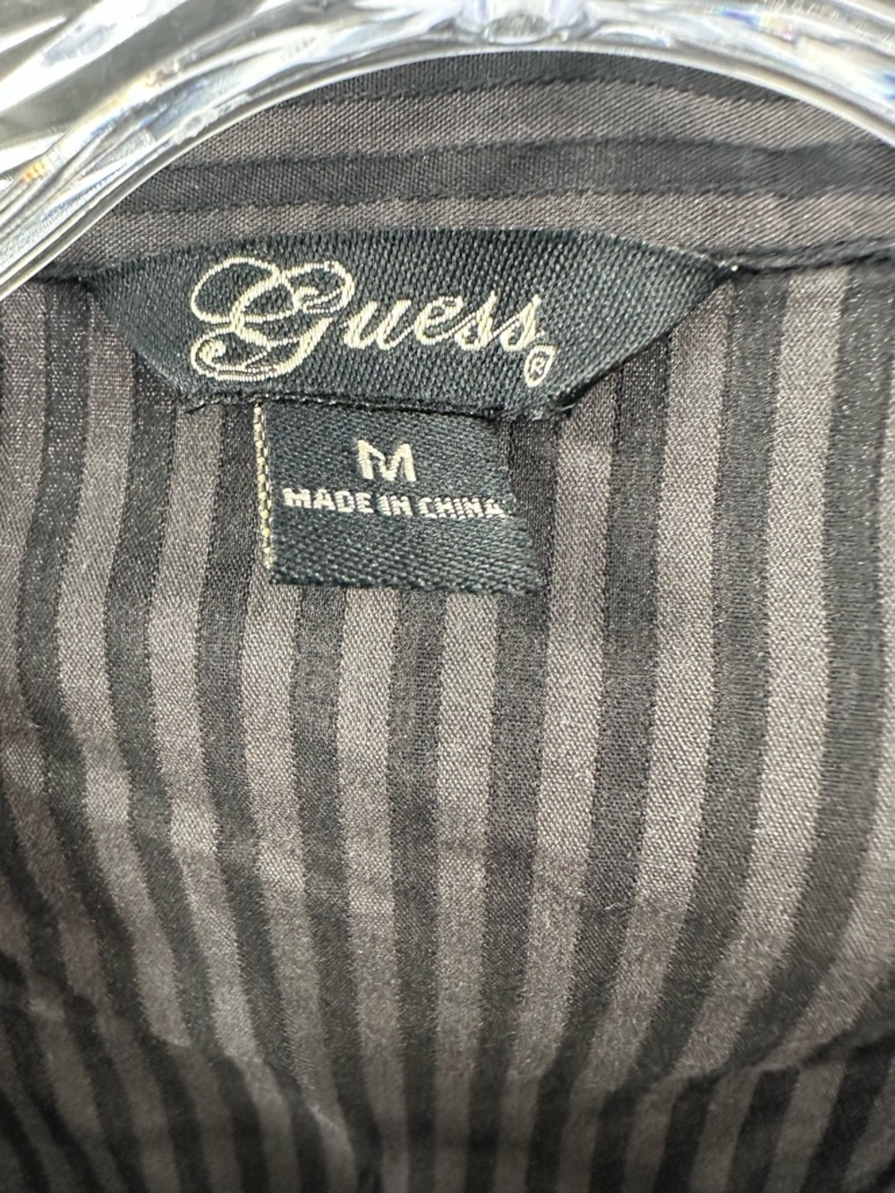 Guess Women’s Gray Pinstripe Button Front Blouse Size Medium - Picture 3 of 4